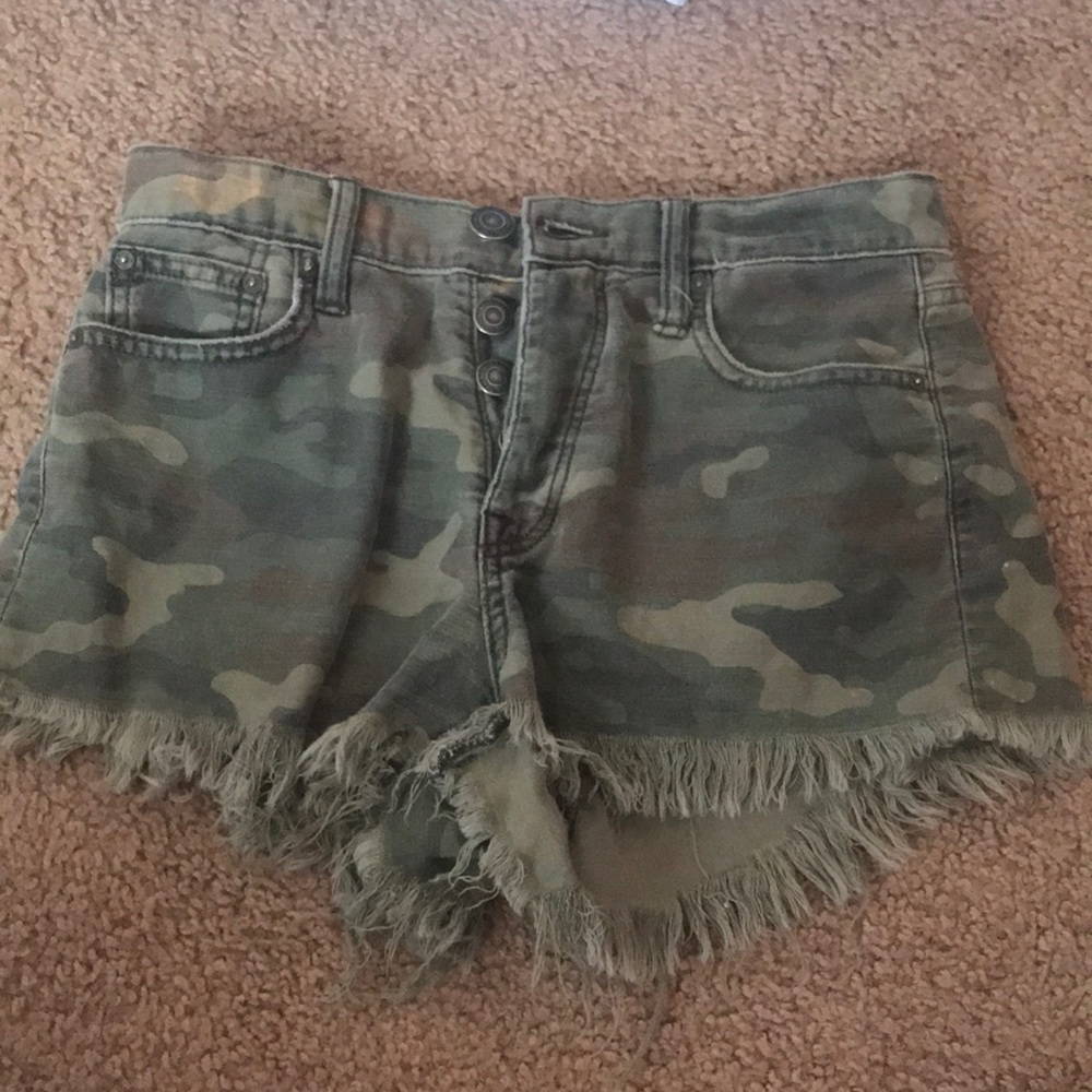 American eagle Camo shorts size 0
